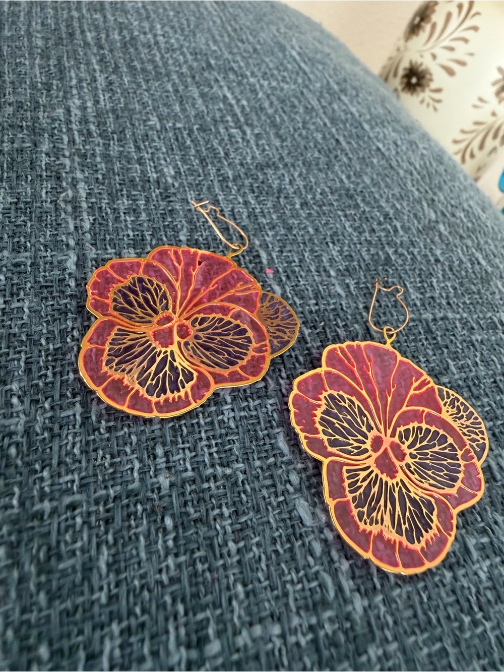 Hawaiian 🌺 Floral Drop Earrings - Pink & Gold